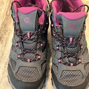 Merrell Womens 6.5 hiking boots